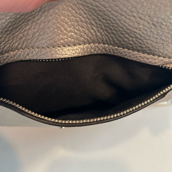 COACH PEBBLED LEATHER CLASSIC SHOULDER HANDBAG SILVER / CHAMPAGNE TONE - Picture 5 of 16